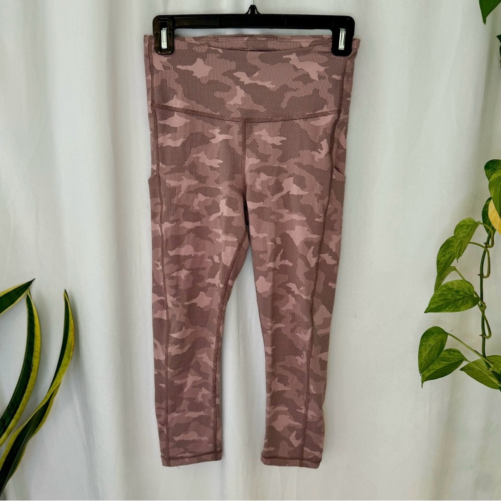 Athleta | Ultimate Stash Pocket Capri Leggings